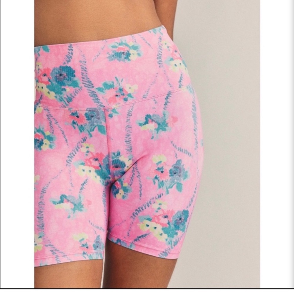 LoveShackFancy x Beach Riot biker shorts size small NWT - Picture 6 of 10